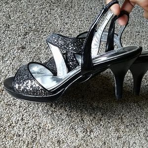Nina NWOT glitter black silver slingback heels 7.5